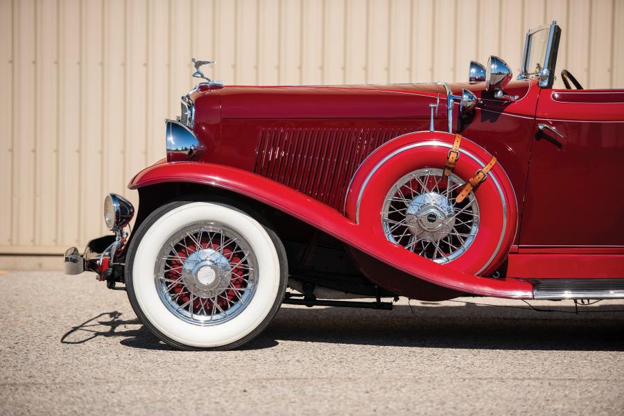 Детали экстерьера Auburn 8-100A Custom Dual Ratio Cabriolet 1932 года  (фото 32 из 35)